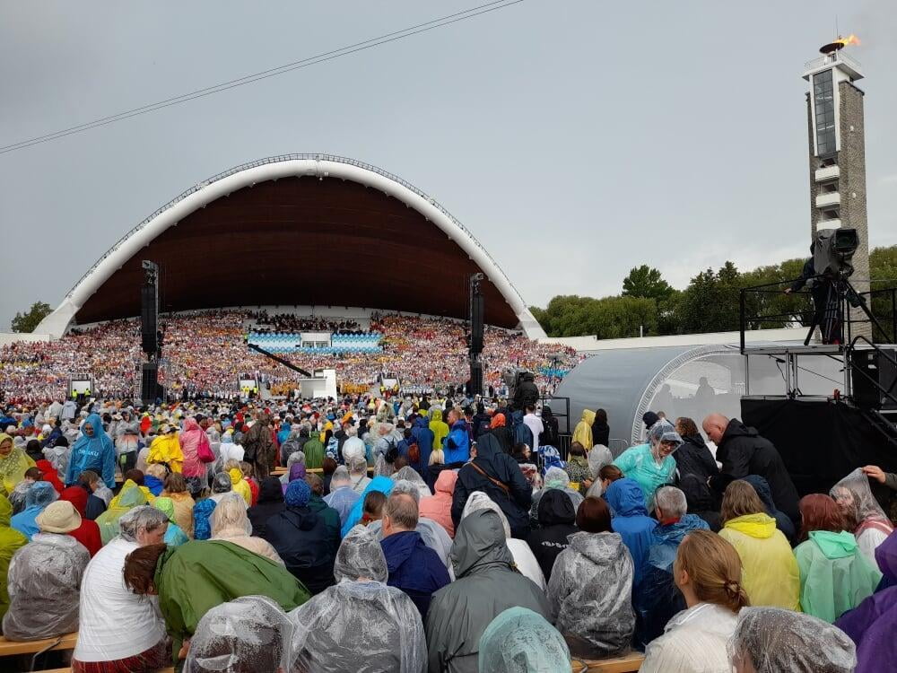 Tallinna lauluväljakul toimus XIII noorte laulupidu "Püha on maa"